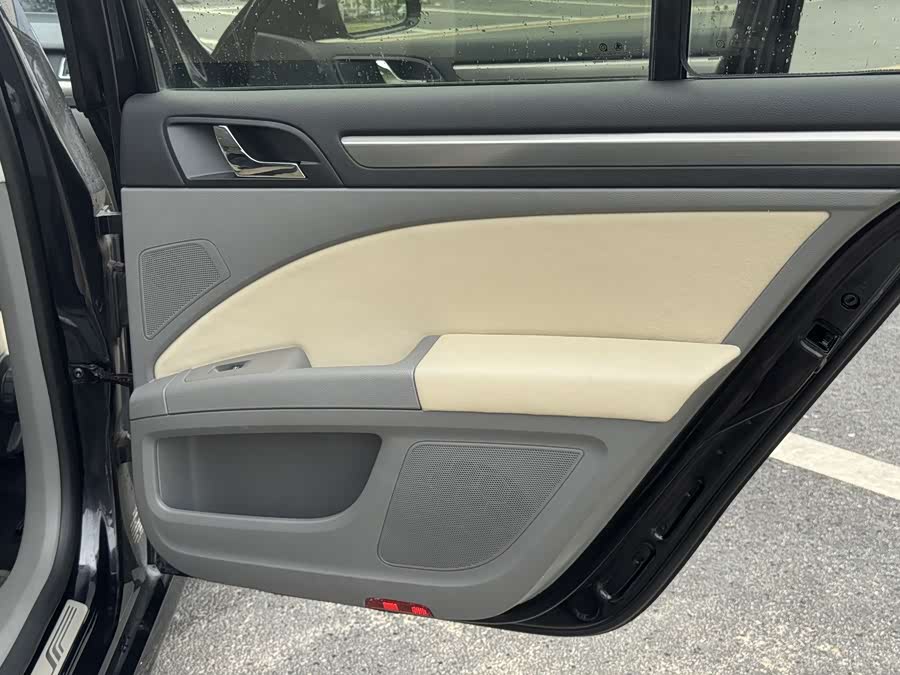 Skoda Superb 2013 car image #14