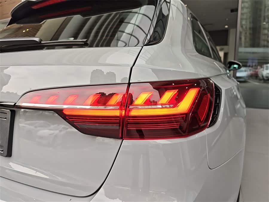 Audi RS 4 2023 car image #14