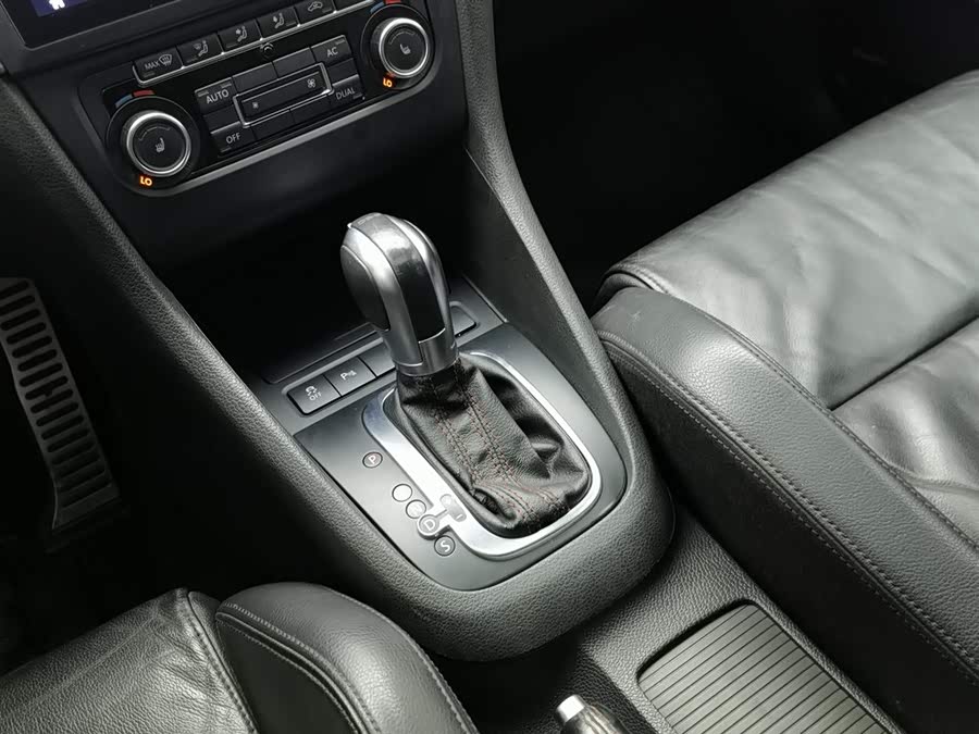 Volkswagen GolfGTI 2011 #14 Volkswagen GolfGTI 2011 car image #14