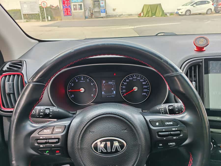 Kia Stonic 2017 car image #14