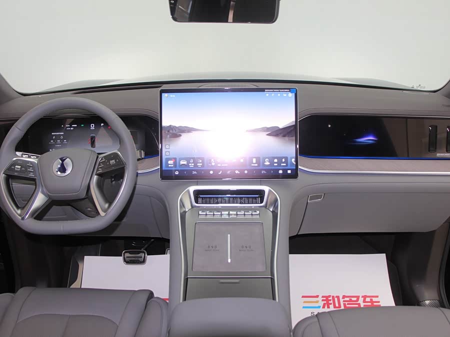 Denza N9 2025 صورة سيارة #14