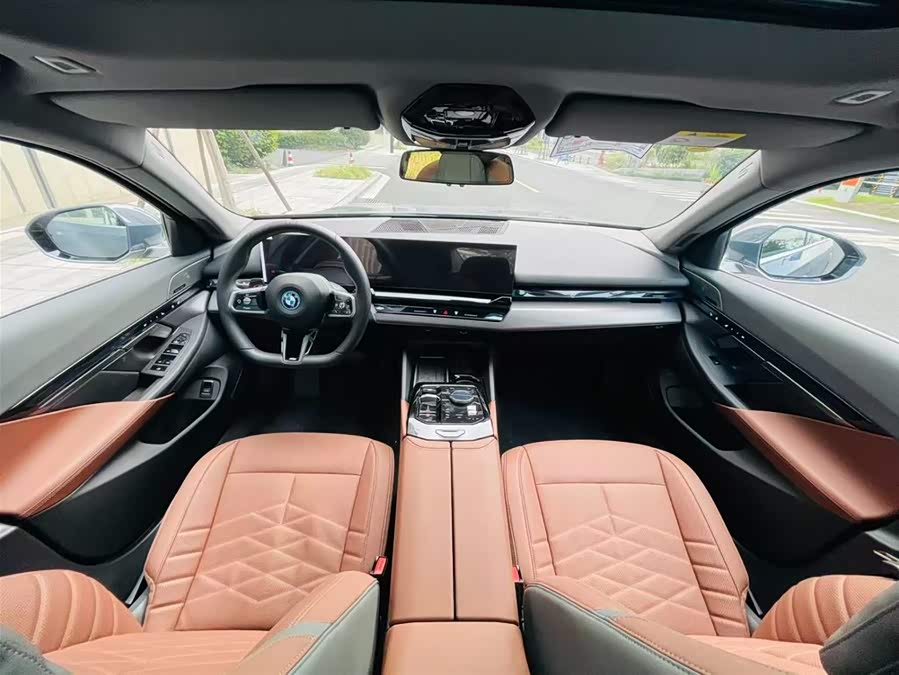 BMW i5 2024 car image #14