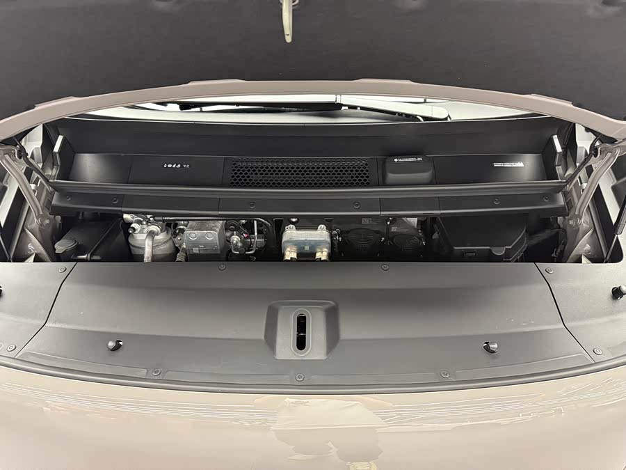 理想汽车 理想MEGA 2025 汽车图片 #14