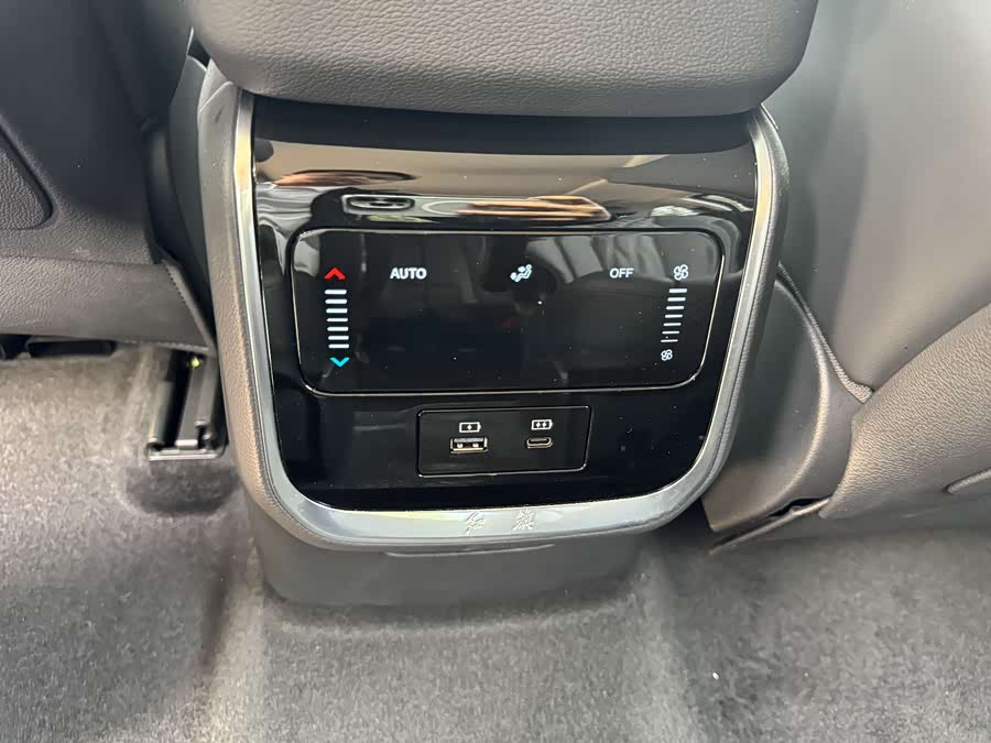 HongQi HS7 PHEV 2024 car image #14