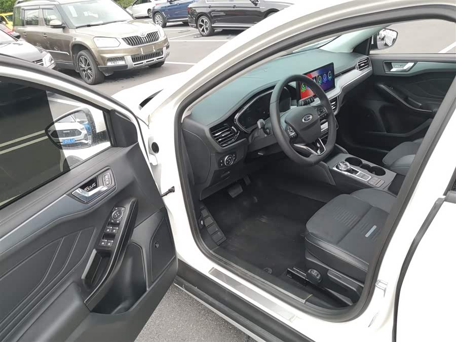 Ford Focus Active 2021 car image #14