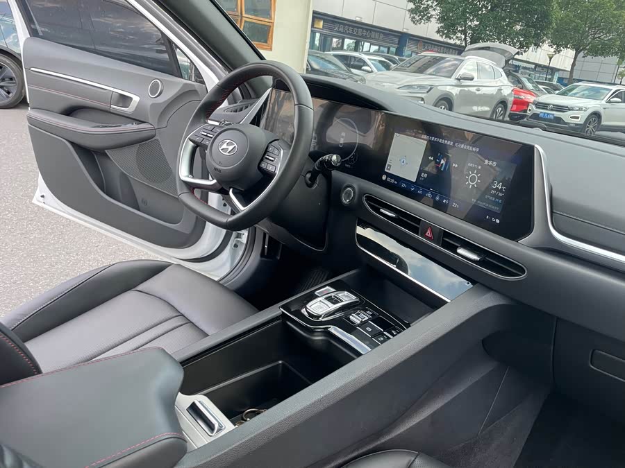 Hyundai Sonata 2023 car image #14