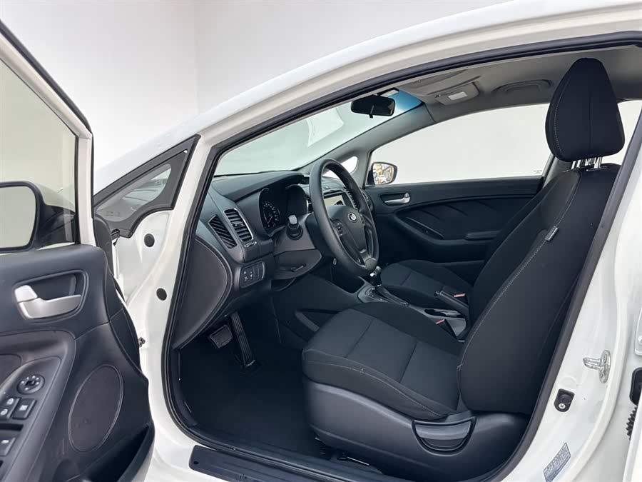 Kia K3 2013 car image #14