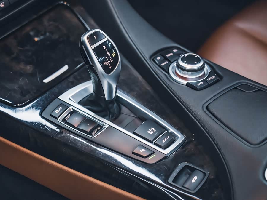 BMW 6 Series 2012 car image #14