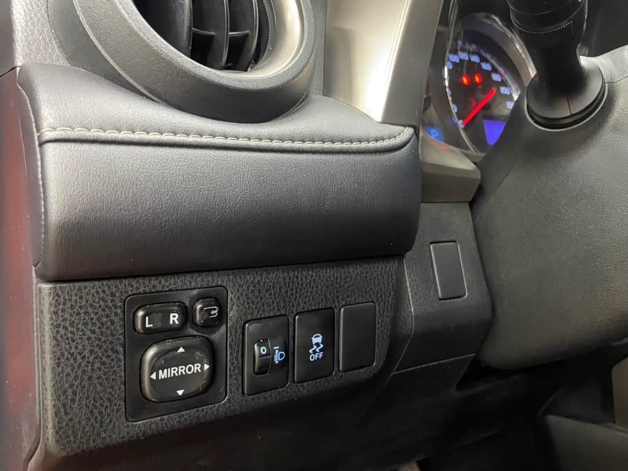 Toyota RAV4 2013 car image #14