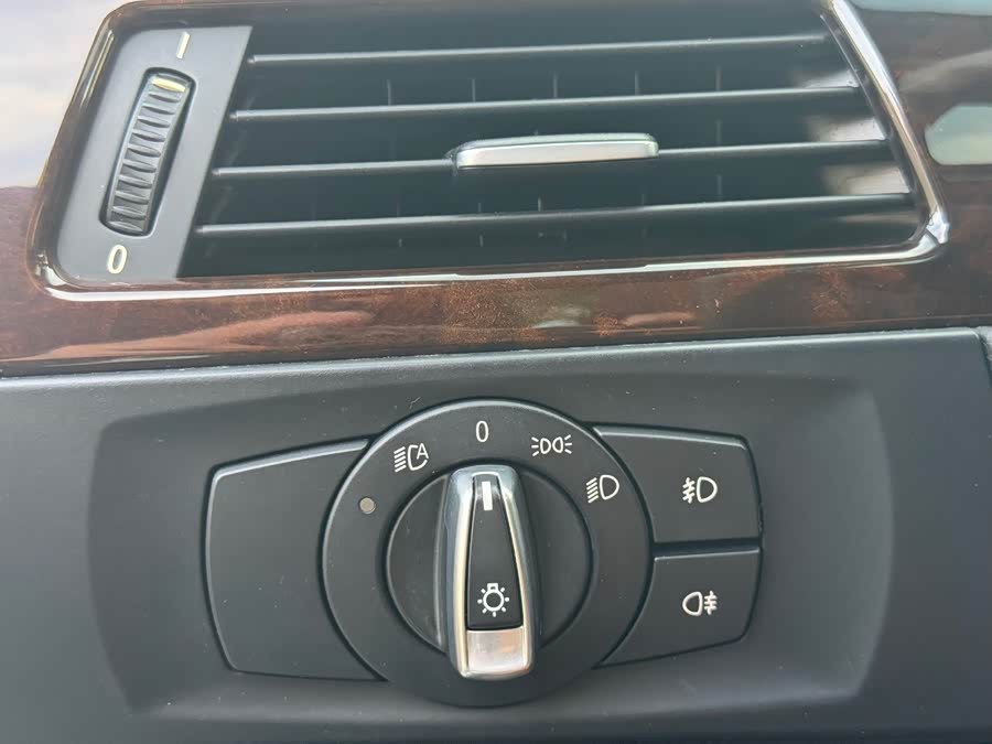 BMW 3 Series (Imported) 2010 car image #14