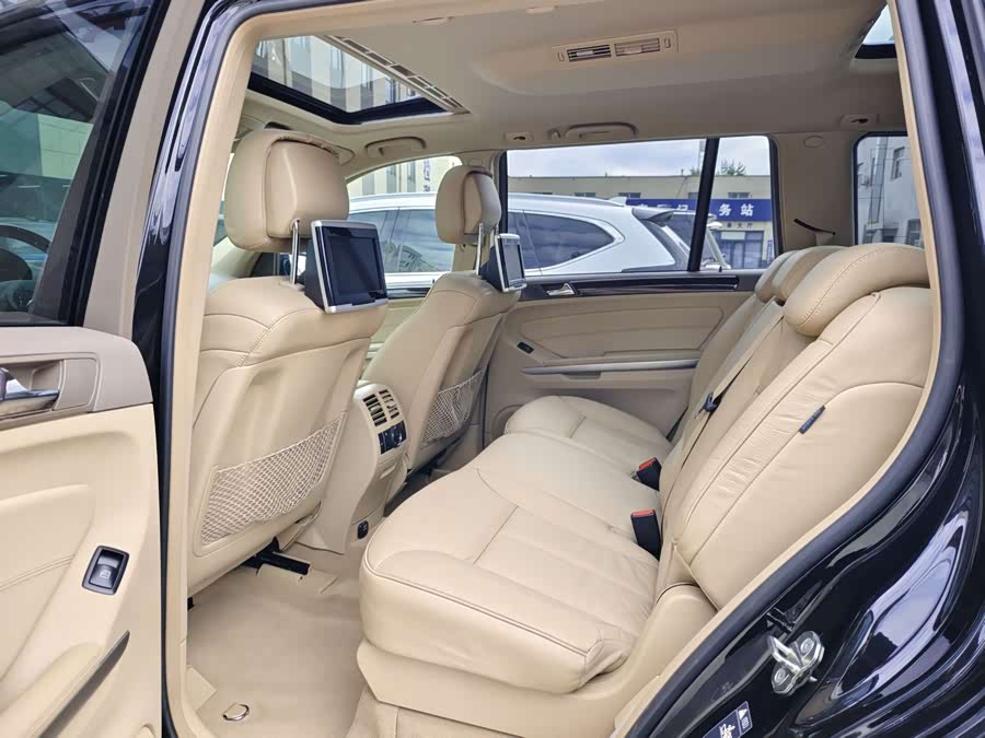 Mercedes-Benz GL Class 2011 car image #14