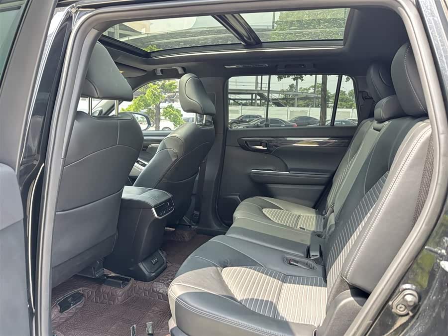 Toyota Crown Kluger 2023 immagine di auto #14