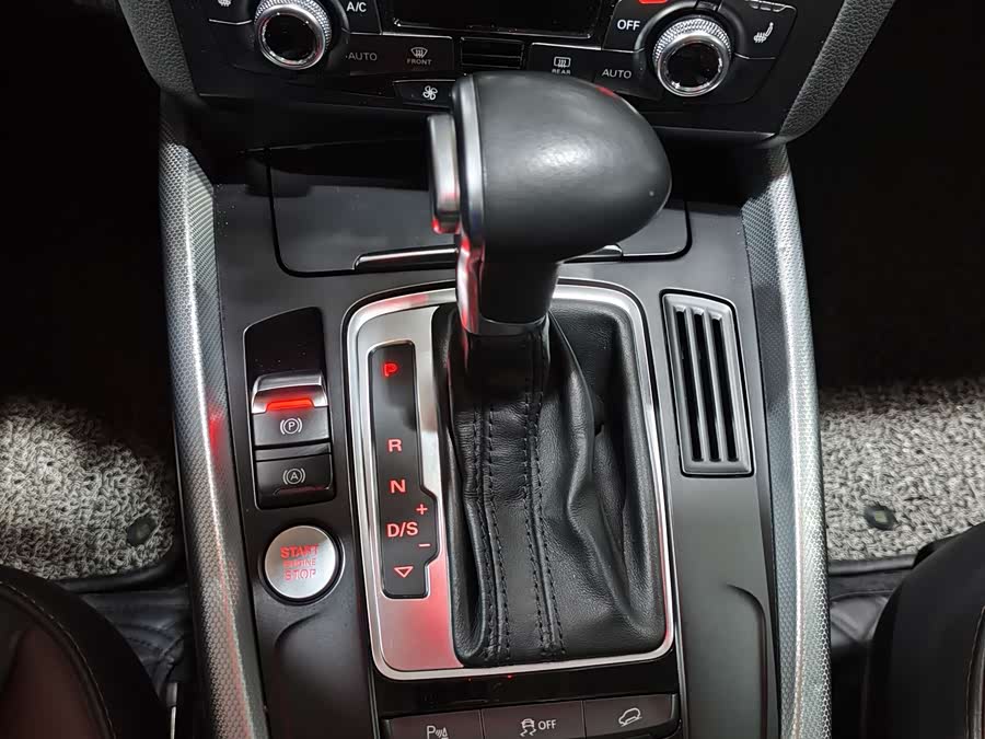 Audi Q5 2018 car image #14