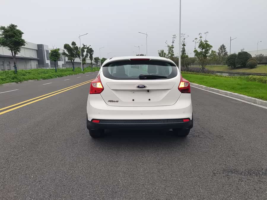 Ford Focus 2013 car image #14