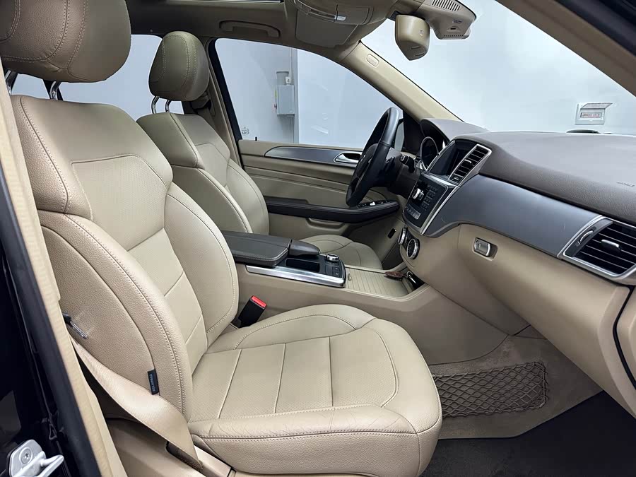 Mercedes-Benz M Class 2015 car image #14