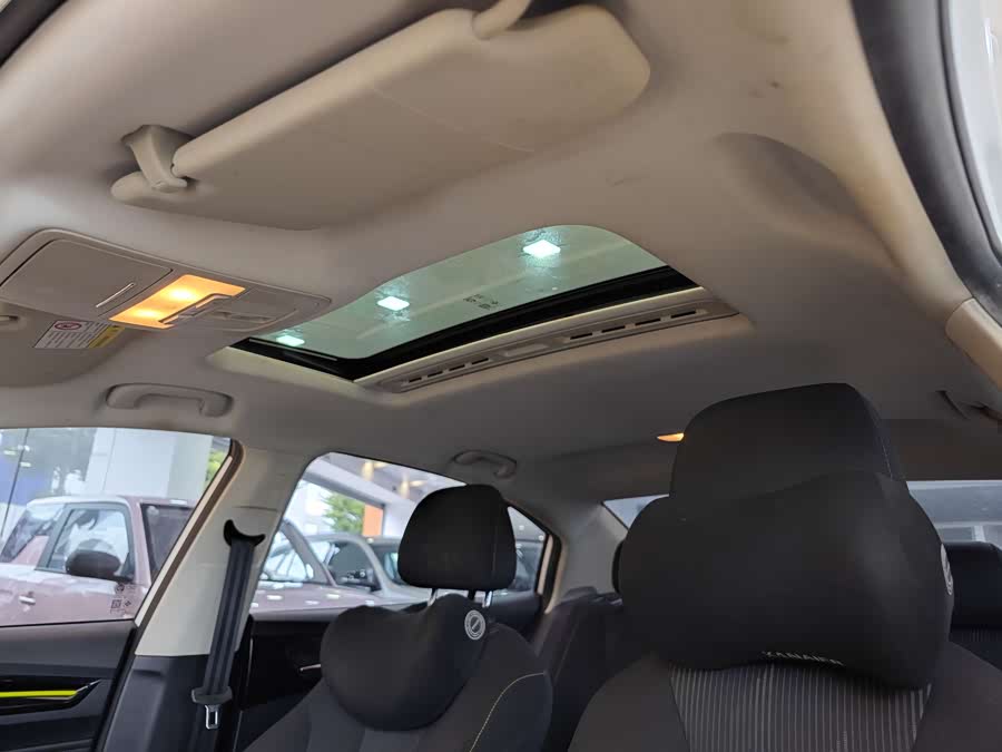 Roewe i5 2023 car image #14