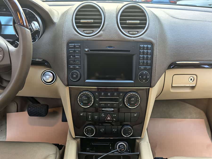 Mercedes-Benz GL Class 2008 car image #14