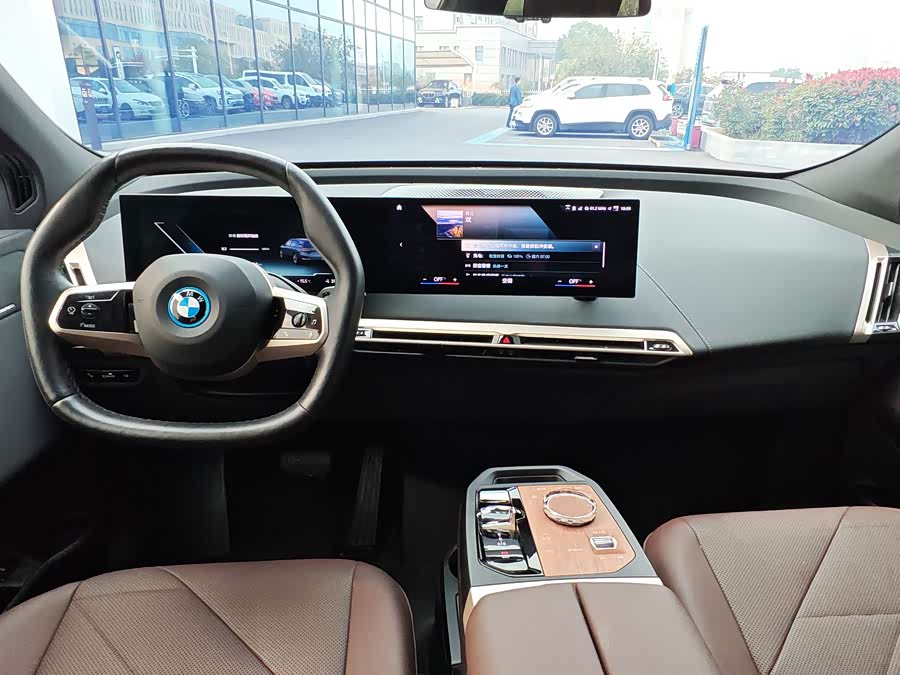 BMW iX 2023 immagine di auto #14