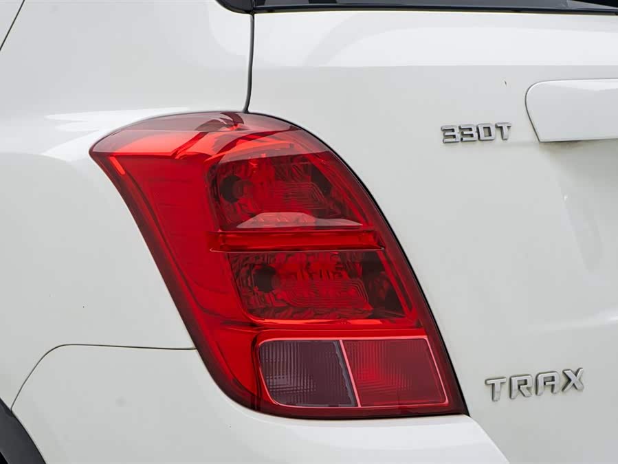 Chevrolet Tracker 2019 immagine di auto #14