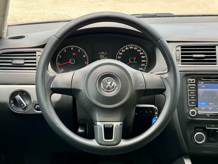 Volkswagen Sagitar 2014 immagine di auto #14
