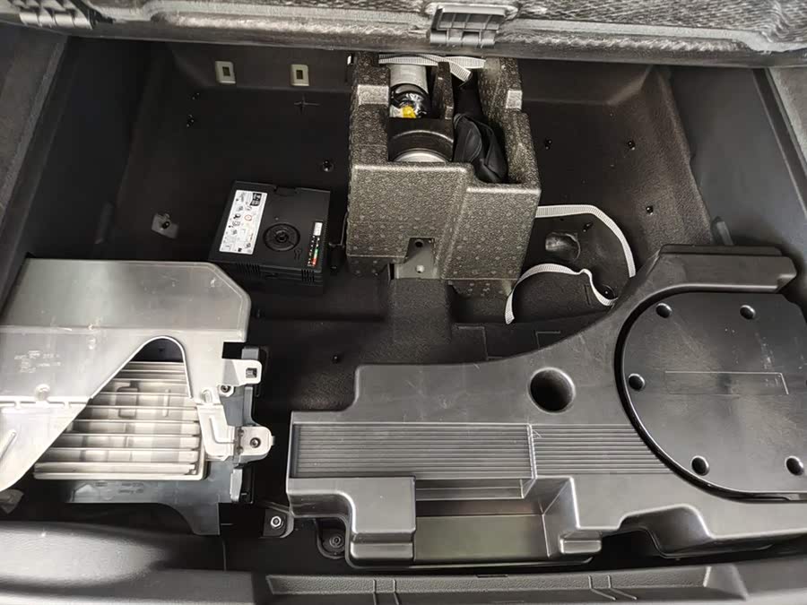 Audi SQ7 2024 car image #14