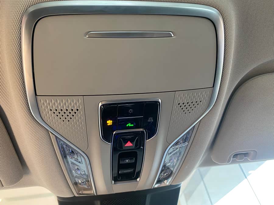 HongQi HS7 PHEV car image #14