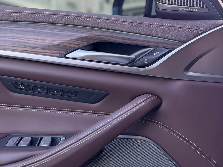 BMW 5 Series 2019 #14 BMW 5 Series 2019 car image #14