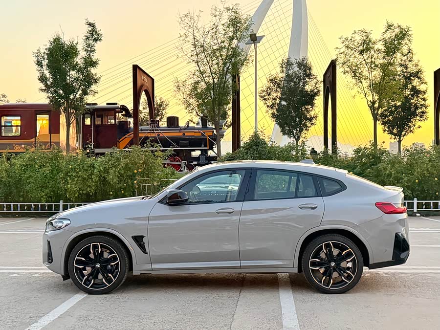 BMW X4 M40i 2024 car image #14