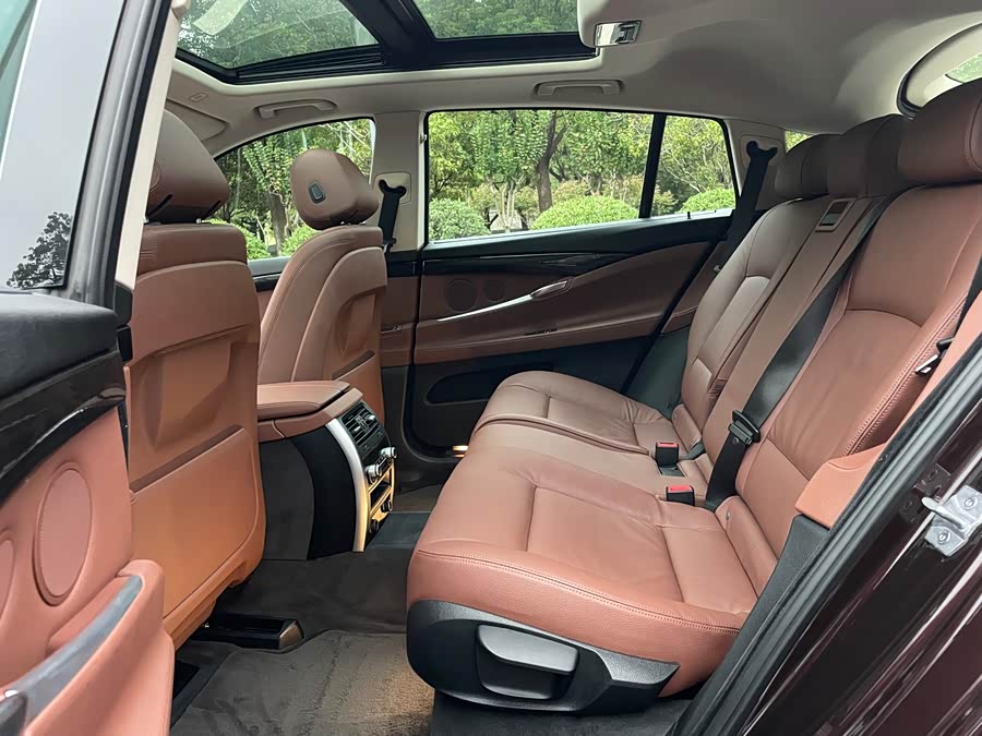 BMW 5 Series GT 2014 immagine di auto #14