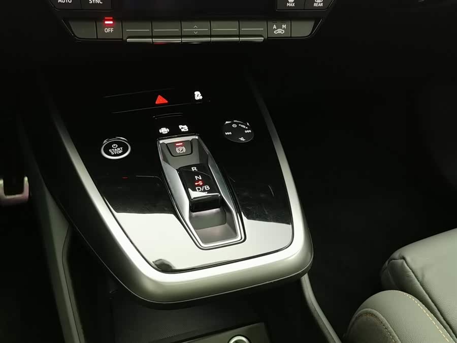 Audi Q4 e-tron 2023 صورة سيارة #14