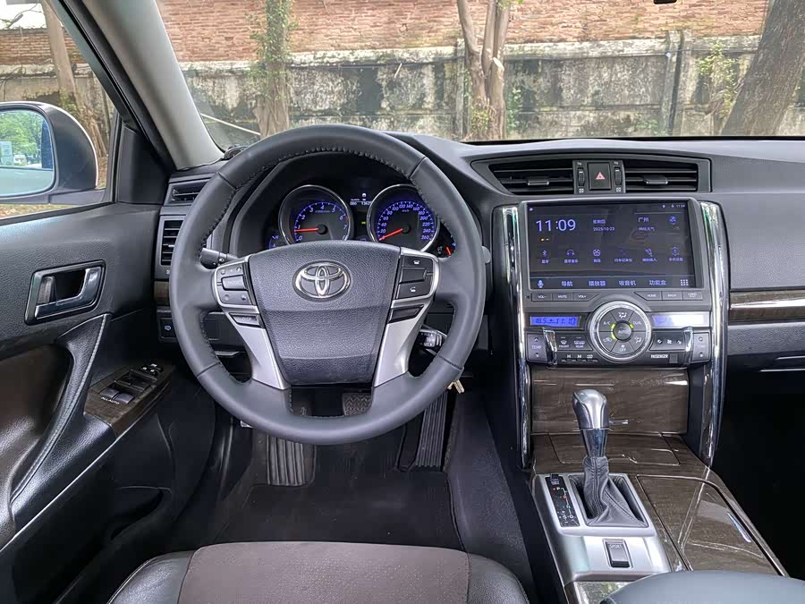 Toyota Reiz 2015 صورة سيارة #14