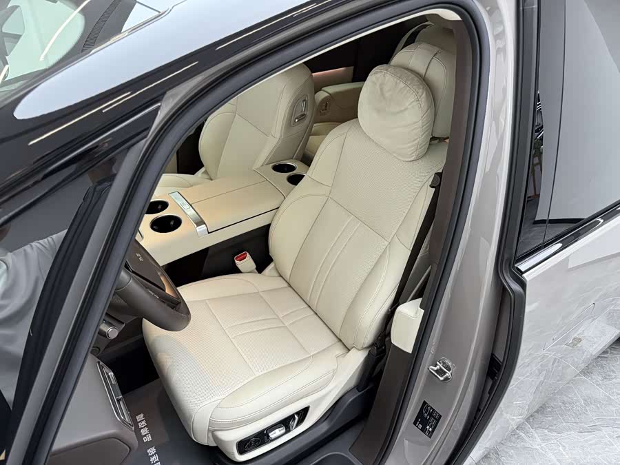 理想汽车 理想MEGA 2024 汽车图片 #14