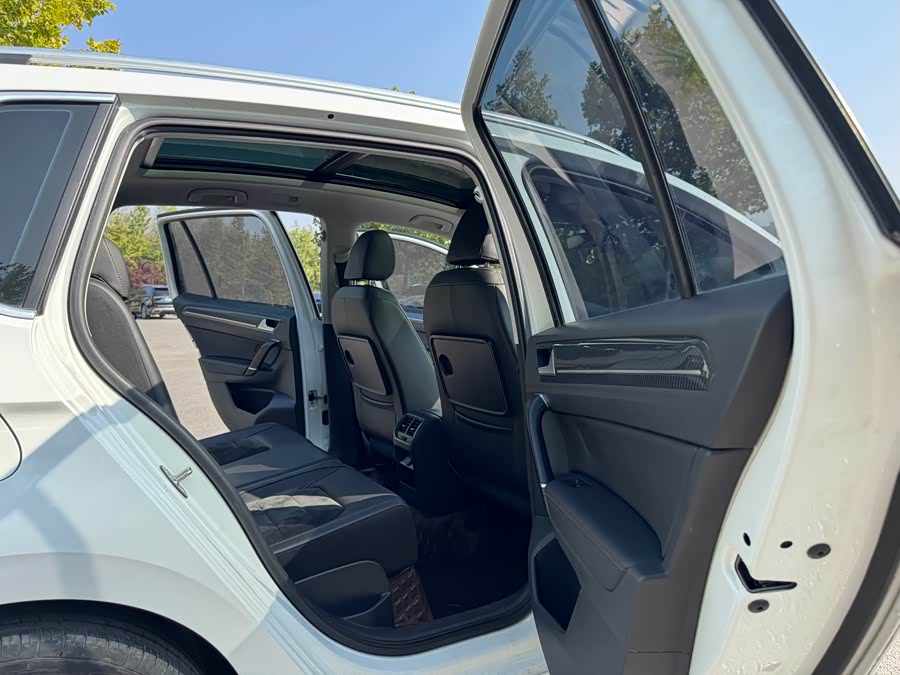 Volkswagen Golf Sportsvan 2018 car image #14