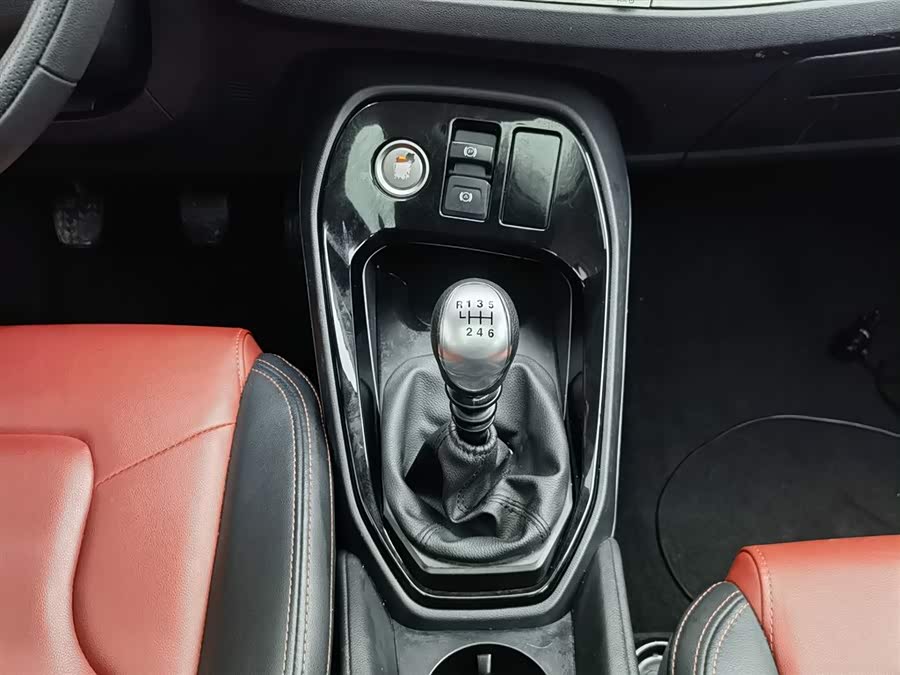 Haval H2s 2017 car image #14