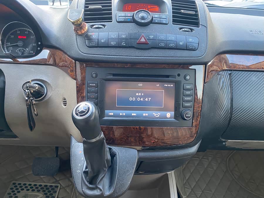 奔驰 唯雅诺 2012 汽车图片 #14