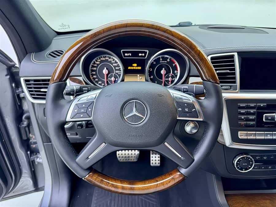Mercedes-Benz M AMG 2012 صورة سيارة #14