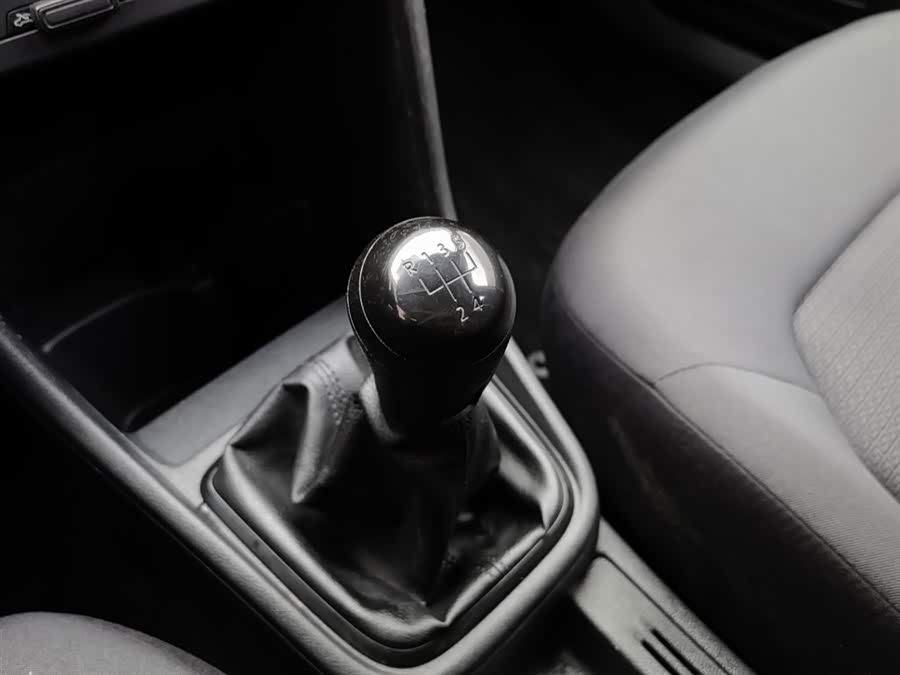 Volkswagen Santana 2013 car image #14