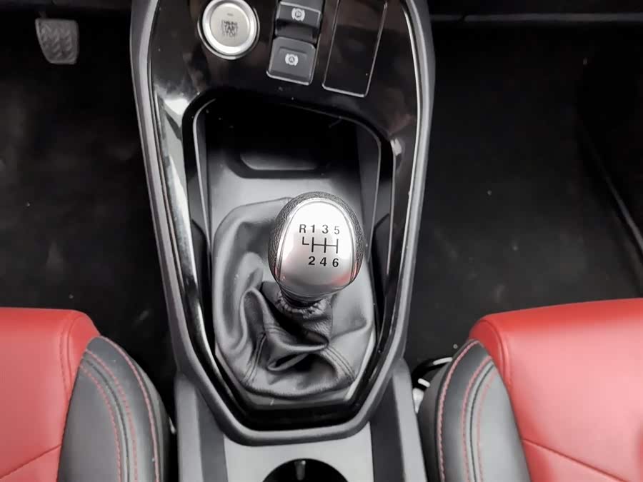 Haval H2s 2016 #14 Haval H2s 2016 car image #14