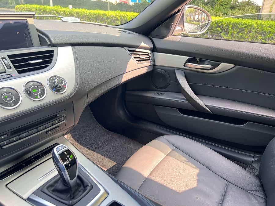 BMW Z4 2012 car image #14