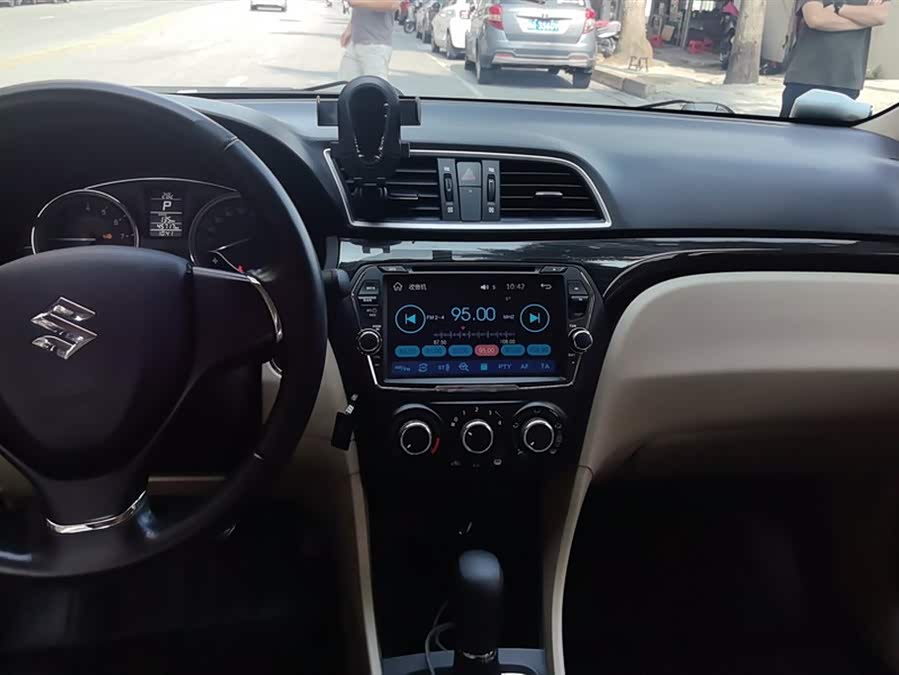 Suzuki Ciaz 2015 изображение автомобиля #14