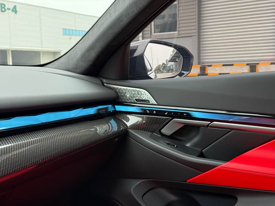 BMW M5 New Energy 2025 #14 BMW M5 New Energy 2025 car image #14