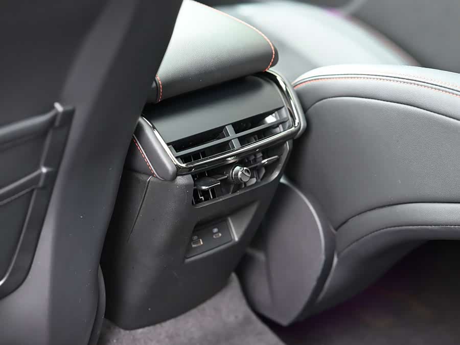 Ford Mondeo 2024 car image #14