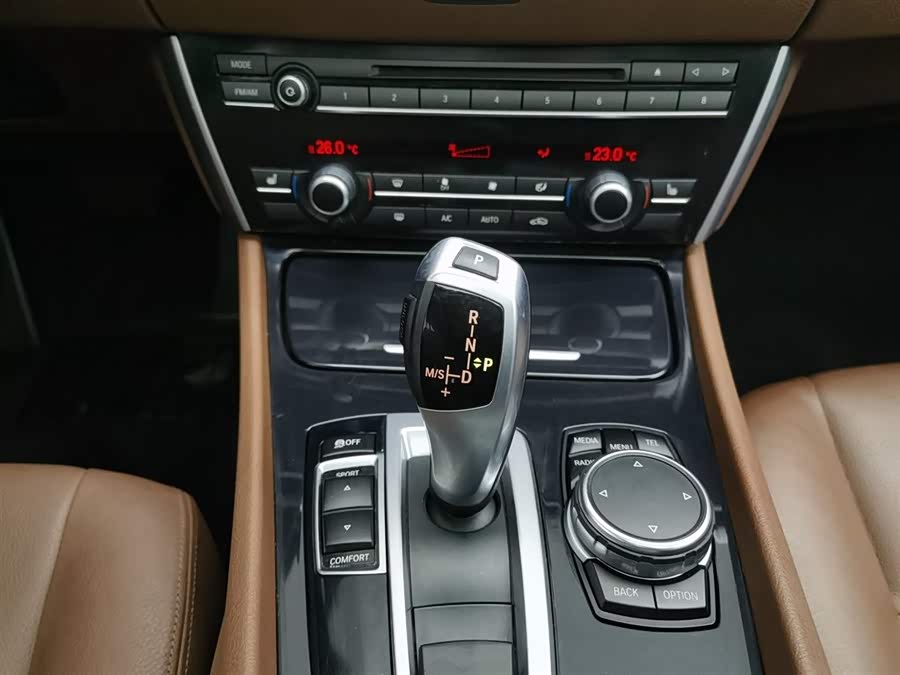 BMW 5 Series GT 2015 #14 BMW 5 Series GT 2015 immagine di auto #14