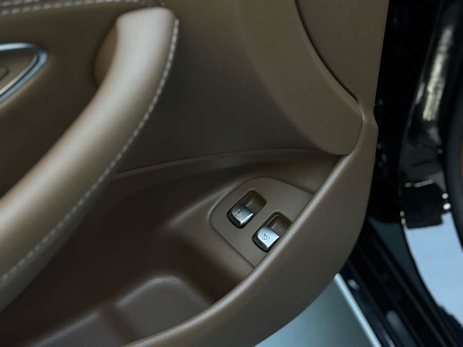 Mercedes-Benz E Class New Energy 2022 car image #14