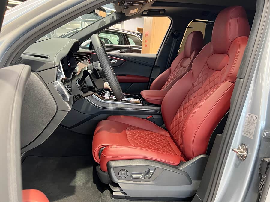 Audi SQ7 2024 car image #14