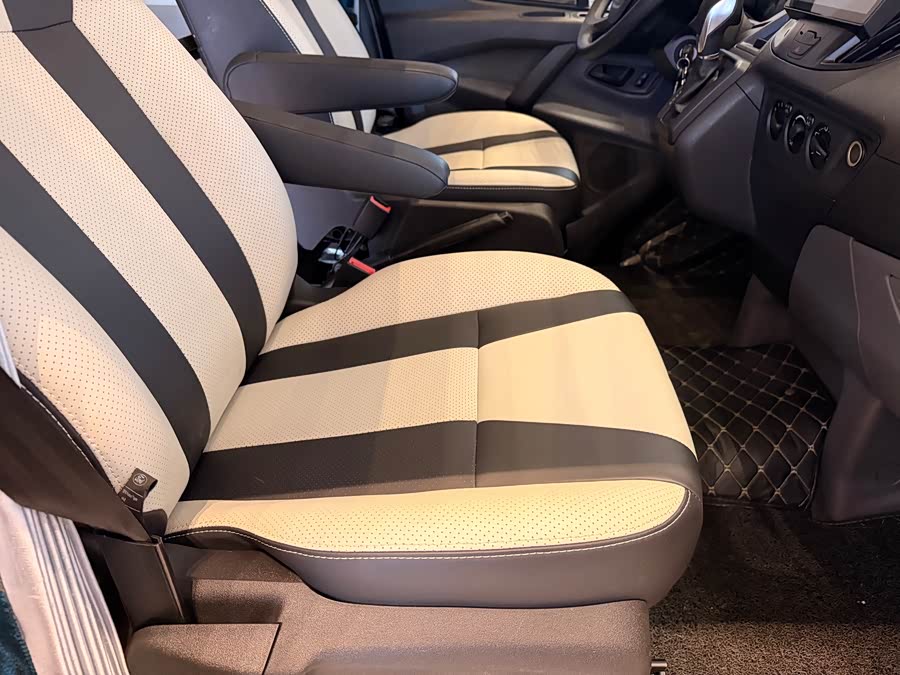 Ford Transit 2021 car image #14