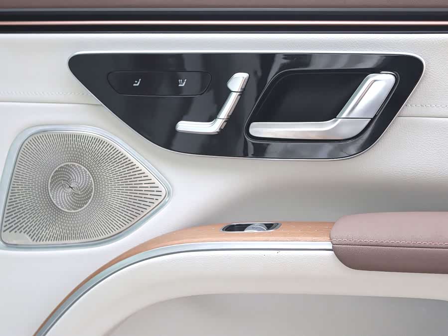 Mercedes-Benz EQS SUV 2023 car image #14