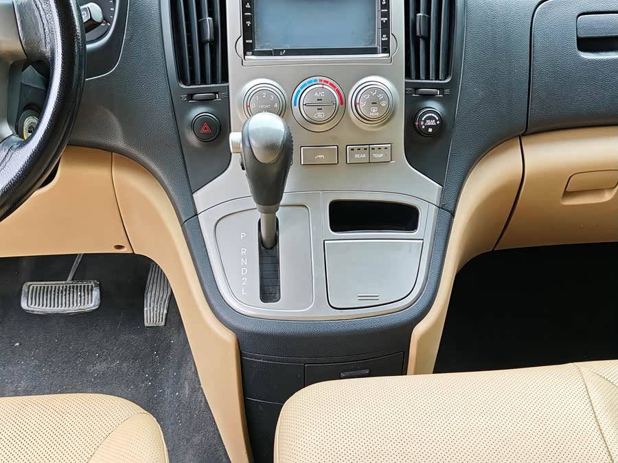 Hyundai H-1 2013 #14 Hyundai H-1 2013 car image #14