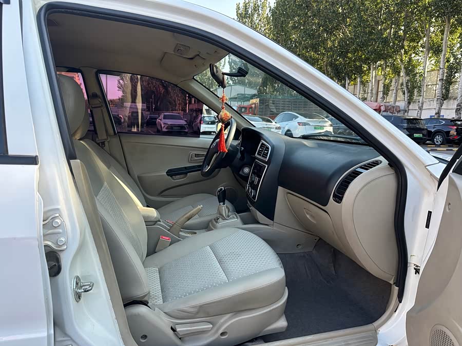 Soueast V3 Lingyue 2016 car image #14