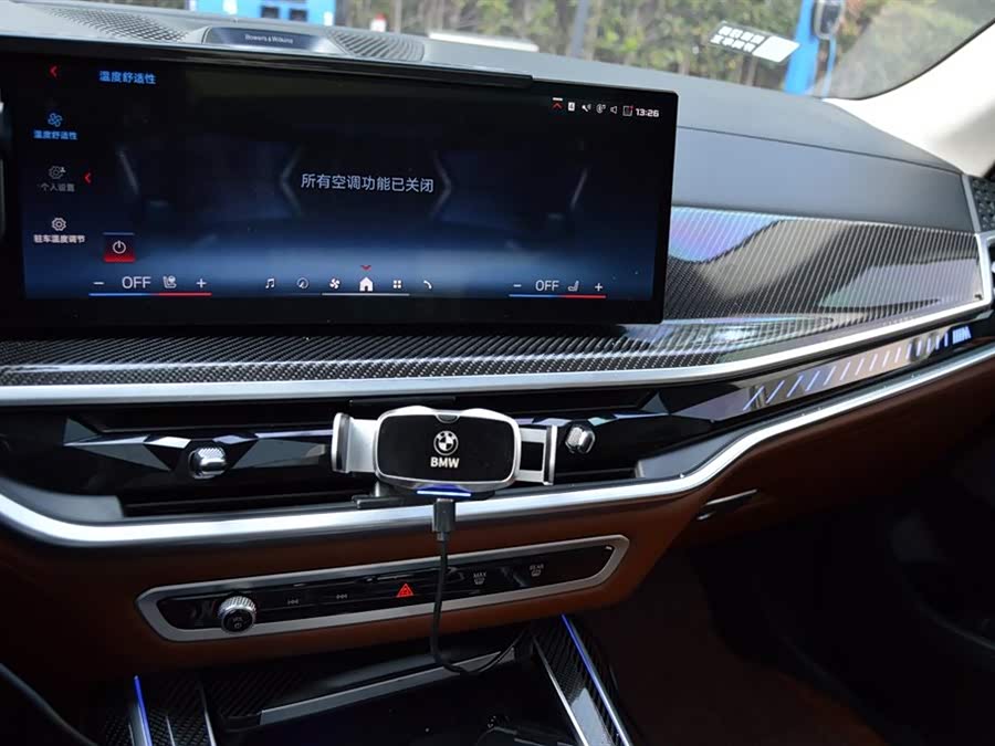 BMW X7 M60i 2023 immagine di auto #14